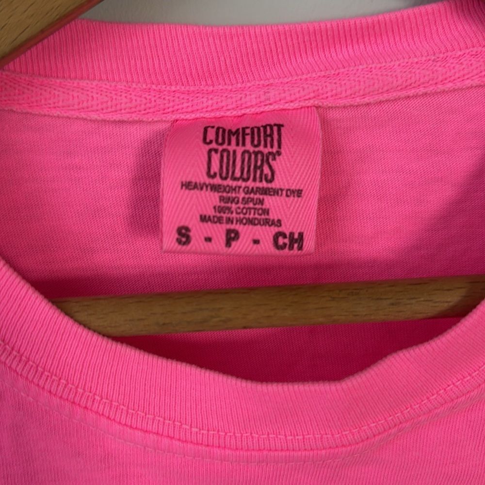 Comfort Colors Neon Pink Just Mom It Cheetah Long Sleeve T-Shirt - Picture 3 of 4